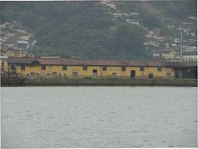 PORTO SANTOS - DESEMBARQUE DE IMIGRANTES - NO SCULO XVIII, POR ROBERTO GASPARINNI  - SANTOS - SP