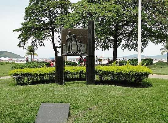 MONUMENTO NO JARDIM DA
ORLA DA PRAIA FOTO
JOO SAVIOLI - SANTOS - SP