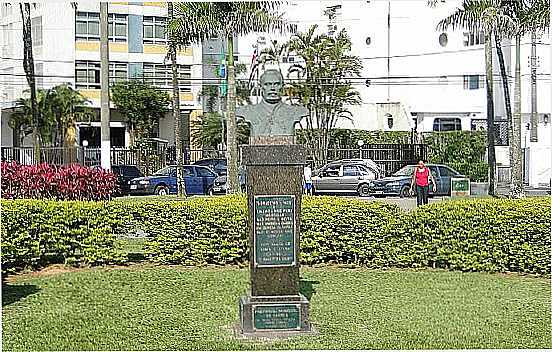 MONUMENTO A 