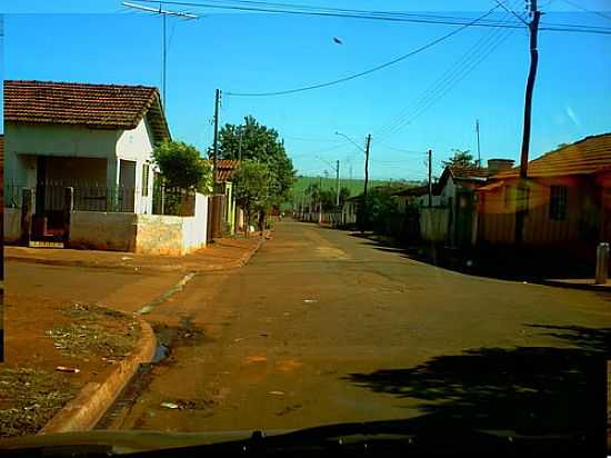 RUA DA CIDADE-FOTO:JOSUE F OLIVEIRA  - SO BENEDITO DA CACHOEIRINHA - SP