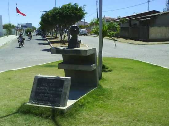 MONUMENTO DR. ELIEL MARTINS, POR NELMA SANTIAGO - RIACHO DO JACUPE - BA