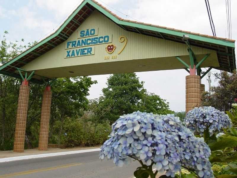 SO FRANCISCO XAVIER-SP-PRTICO DE ENTRADA DA CIDADE-FOTO:MONADORF.IG.COM.BR - SO FRANCISCO XAVIER - SP