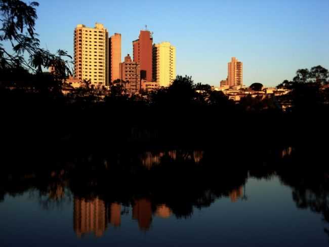 EDIFCIOS NA REA CENTRAL, POR MARCIO ROVER - SO JOO DA BOA VISTA - SP