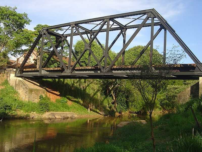 SO JOO DA BOA VISTA-SP-PONTILHO FERROVIRIO SOBRE O RIO JAGUARI MIRIM-FOTO:PY2BBS - SO JOO DA BOA VISTA - SP