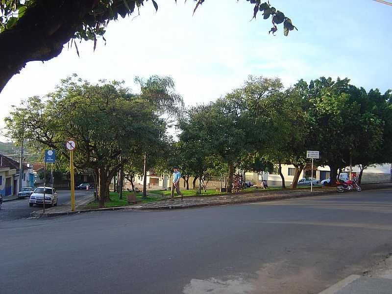 SO JOO DA BOA VISTA-SP-PRAA DA BANDEIRA-FOTO:PY2BBS - SO JOO DA BOA VISTA - SP