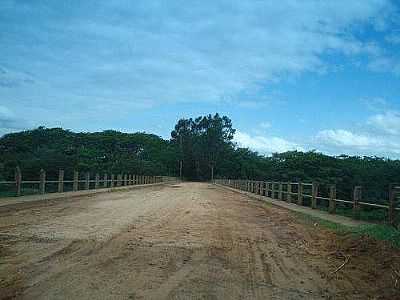 PONTE SOBRE O RIO AGUAPE -RIO FEIO- PAU DALHO POR NIM RONDI - SO JOO DO PAU D'ALHO - SP