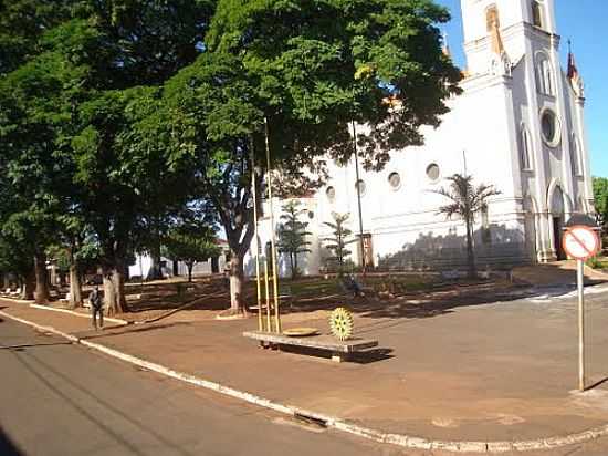 PRAA E IGREJA MATRIZFOTO:RENATO V. ALBARRAL  - SO JOS DA BELA VISTA - SP