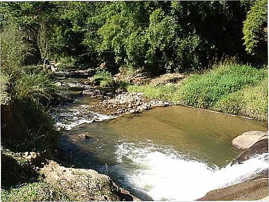 1 CACHOEIRA PRXIMA AO CLUB DOS 200 EM SO JOS DO BARREIRO-SP-FOTO:ALEXANDRE GERMANO - SO JOS DO BARREIRO - SP