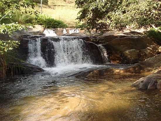 2 CACHOEIRA PRXIMA AO CLUB DOS 200 EM SO JOS DO BARREIRO-SP-FOTO:ALEXANDRE GERMANO - SO JOS DO BARREIRO - SP