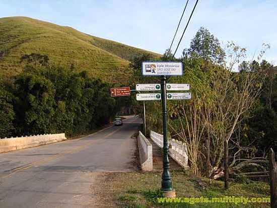 PONTE NATRILHA DA PEDRA DA BACIA  EM SO JOS DO BARREIRO-SP-FOTO:J. AUGUSTO - SO JOS DO BARREIRO - SP