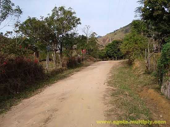 TRILHA DA PEDRA DA BACIA, ENTRADA DO CACHOEIRO EM SO JOS DO BARREIRO-SP-FOTO:J. AUGUSTO - SO JOS DO BARREIRO - SP