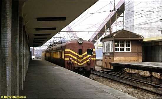 ESTAO FERROVIRIA DE GUA BRANCA,MUNICPIO DE SO PAULO EM 1960-FOTO:CARLOS ALMEIDA - SO PAULO - SP