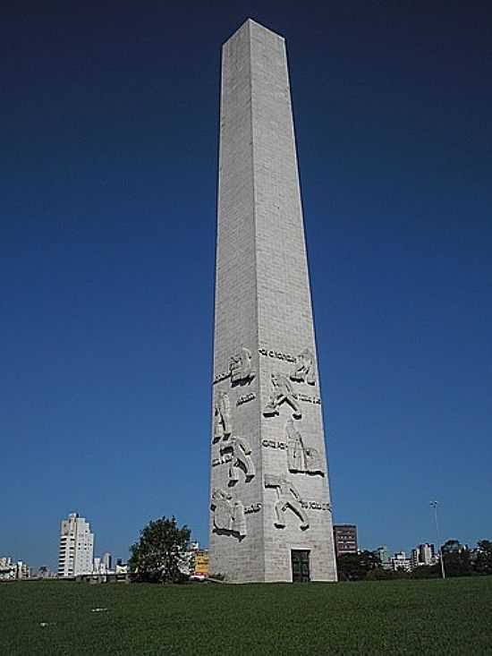 OBELISCO EM HOMENAGEM AOS HERIS DE 32 NO PARQUE IBRAHIM NOBRE,SO PAULO-FOTO:JOANNIS MIHAIL MOUDA - SO PAULO - SP