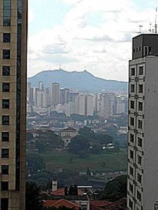 PICO DO JARAGU,ENTRE PRDIOS DA AV. ANGLICA EM SO PAULO-FOTO:JOANNIS MIHAIL MOUDA - SO PAULO - SP