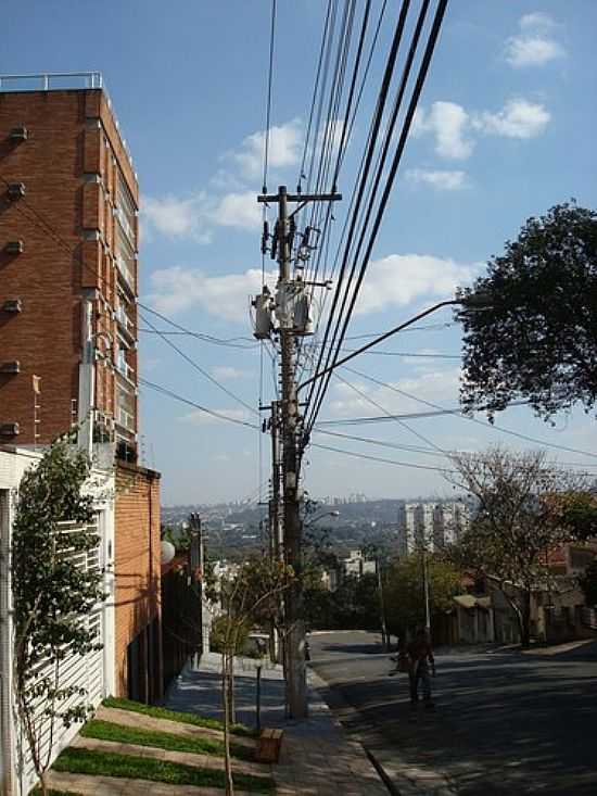 RUA RODSIA NA VILA MADALENA,SO PAULO-FOTO:EMILIANO HOMRICH - SO PAULO - SP