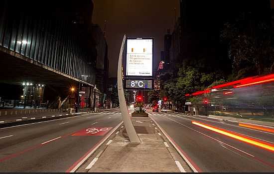 TERMMETRO NA AVENIDA PAULISTA MARCANDO 8C NA MADRUGADA DO DIA 24/07/2013 EM SO PAULO-SP-FOTO:AVENER PRADO - SO PAULO - SP