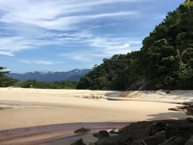 RIO NO LADO ESQUERDO DA PRAIA DA JURIA, POR MARCIO ROVER - SO SEBASTIO - SP