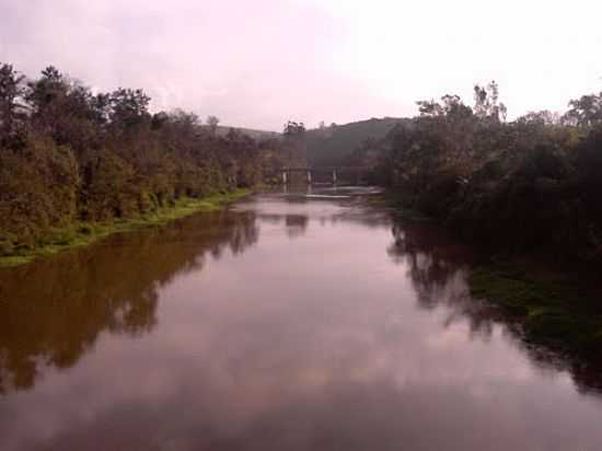 PONTE SOBRE O RIO PARIBA DO SUL-FOTO:TOMATEBASSMAN - SO SILVESTRE DE JACARE - SP