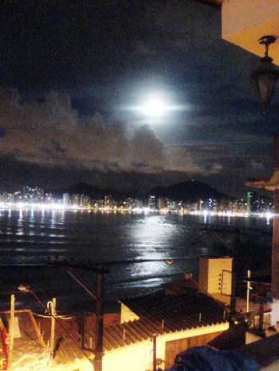 LUZ DA LUA NA PRAIA DO GONZAGUINHA, POR BERNARDETE BARONTI - SO VICENTE - SP