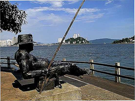 MONUMENTO AO PESCADOR  BEIRA MAR EM SO VICENTE-FOTO:SERGIO DELMONICO - SO VICENTE - SP