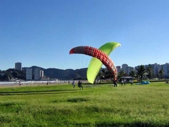 PARAPENTE EM SO VICENTE-FOTO:SERGIO DELMONICO - SO VICENTE - SP