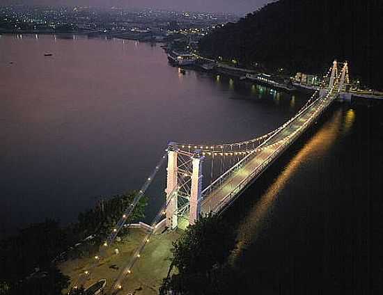 PONTE PNSIL  NOITE VISTA DO ALTO EM SO VICENTE-FOTO:EMERSONROSSI FOTOVIS - SO VICENTE - SP