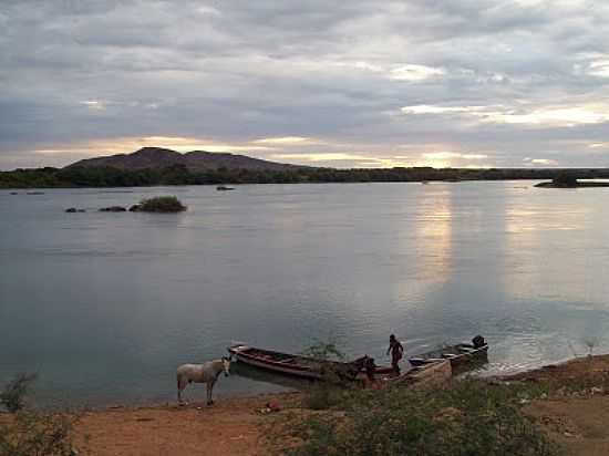 RIACHO SECO-BA-FIM DE TARDE  BEIRA DO VELHO CHICO-FOTO:CAVALONORDESTINO. - RIACHO SECO - BA