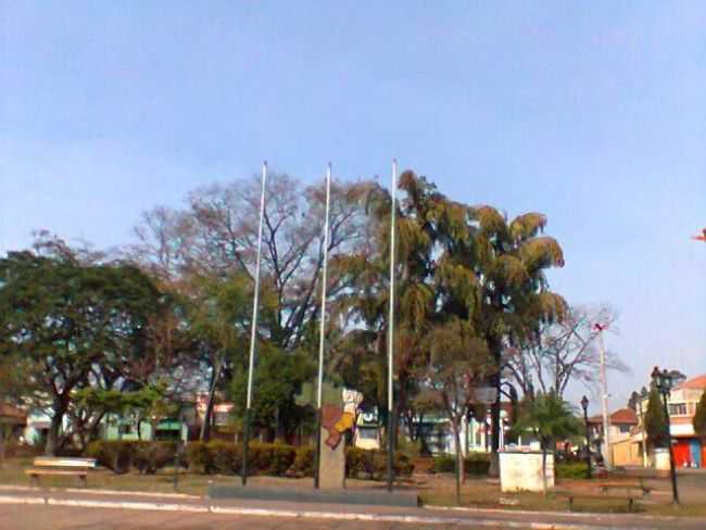 PRAA CENTRAL, SERRA AZUL-SP, POR LUIZ XAVIER - SERRA AZUL - SP