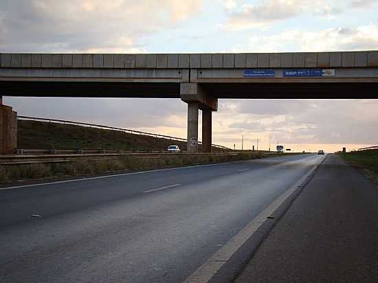 SERRANA-SP-VIADUTO PLACDIO MARTINS DE ASSIS NA RODOVIA SP-333-FOTO:ALEXANDRE BONACINI - SERRANA - SP