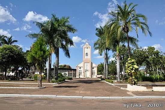 PRAA E IGREJA-FOTO:ANDRETAKA - SIMONSEN - SP