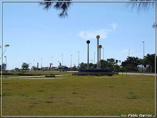 SOROCABA-SP-MONUMENTO NA PRAA DOS TRS PODERES-FOTO:FBIO BARROS - SOROCABA - SP