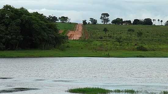 LAGO E ESTRADA PARA O RECANTO PRIMAVERA EM SUD MENNUCCI-SP-FOTO:SERGIO LOEBEL - SUD MENNUCCI - SP