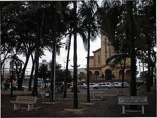 PA DA REPBLICA, AO FUNDO IGREJA MATRIZ 
FOTO POR UDSON PINHO - SUMAR - SP