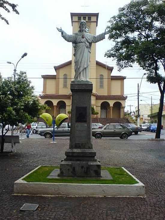 CRISTO NA PRAA DA MATRIZ DE SUMAR-SP-FOTO:PAULO HUMBERTO - SUMAR - SP