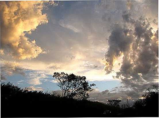 FIM DE TARDE EM SUMAR-SP-FOTO:ANDR BONACIN - SUMAR - SP