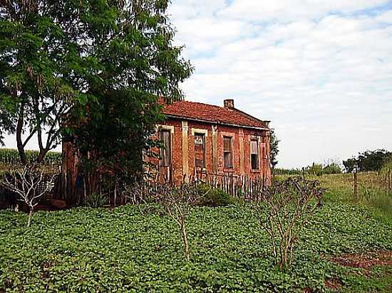 ANTIGA CASA DE FUNCIONRIOS DA FERROVIA-FOTO:FBIO VASCONCELOS  - SUSSUI - SP