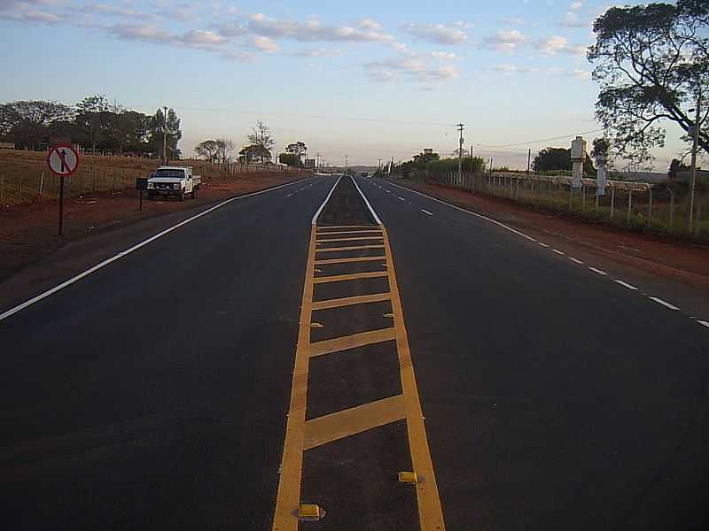 SUZANPOLIS-SP-AV.ANTONIO JESUS PASTORELLI-FOTO:ENG ANTONIO ZIZAS JUNIOR - SUZANPOLIS - SP