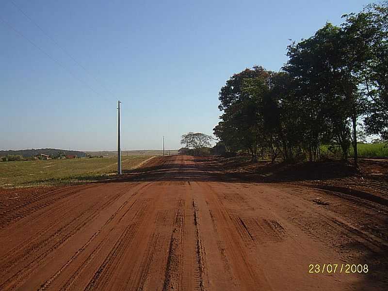 SUZANPOLIS-SP-ESTRADA MUNICIPAL-FOTO:ENG ANTONIO ZIZAS JUNIOR - SUZANPOLIS - SP