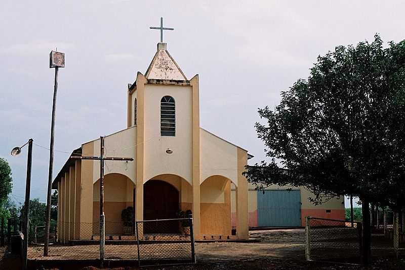TABATINGA-SP-IGREJA DE N.SRA.APARECIDA NA COMUNIDADE CRREGO DO MEIO-FOTO:PRADO-BR2 - TABATINGA - SP