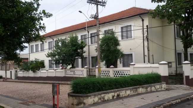 ESCOLA DR.TEFILO RIBEIRO DE ANDRADE. DAS + ANTIGAS., POR LEILA DE S. B. DOS REIS - TAMBA - SP