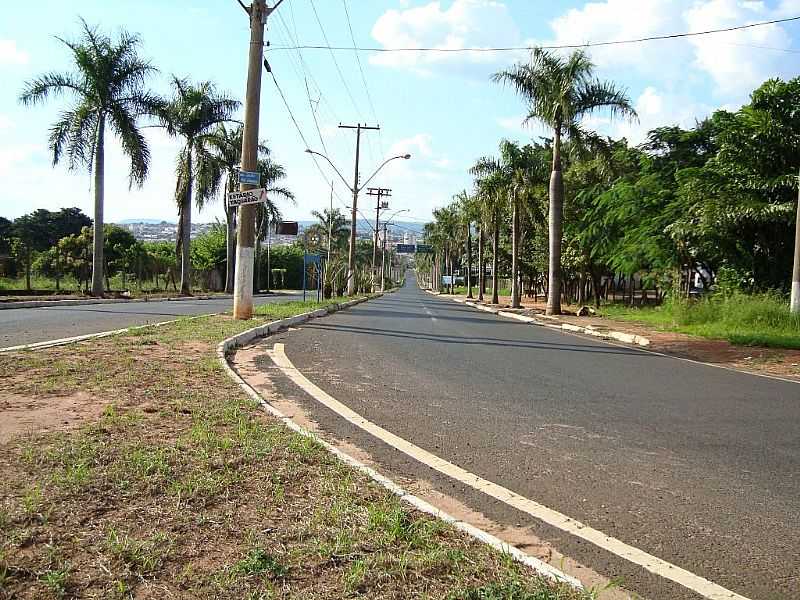 TREVO DE ACESSO  TAQUARITINGA PELA AV. CARLOS DE BRITO  - POR UMBERTO MORENO  - TAQUARITINGA - SP