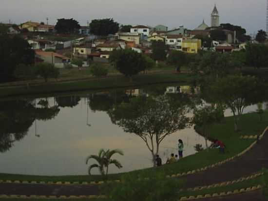 VISTA DO LAGO DO PARQUE ARNON F. MELO, POR JOS ANTNIO MACDO - TAQUARITUBA - SP