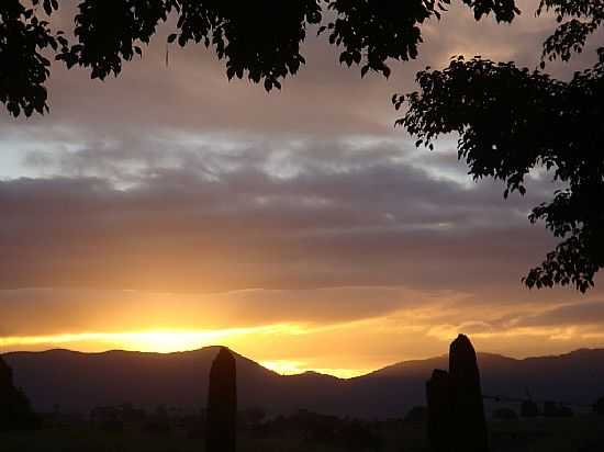 RIO DA DONA-BA-PR DO SOL NA SERRA DO RIO DA DONA-FOTO:MARION THIEME - RIO DA DONA - BA