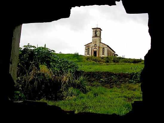 TIMBUR-SP-IGREJA NA FAZENDA SO FRANCISCO-FOTO:RICO CHRISTMANN - TIMBURI - SP