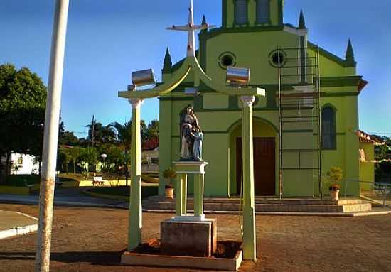 IMAGEM DA PADROEIRA SANTA ANA EM FRENTE A MATRIZ-FOTO:PEDRO AGUINALDO  - TRABIJU - SP