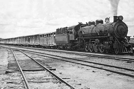 TUP-SP-LOCOMOTIVA NO INCIO DOS ANOS 1960-FOTO:EDUARDO DA SILVA MARQUES,POSTADA POREDUARDO DANTAS - TUP - SP