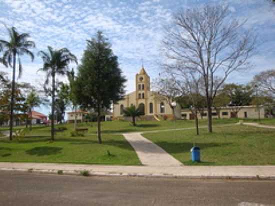 PRAA E IGREJA-FOTO:HELIO ANTUNES DO NAS - TUPI - SP