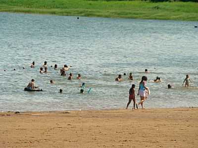 TURISTAS NA PRAINHA POR RICARDOUBARANA - UBARANA - SP