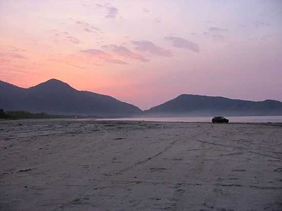 AMANHECER NA PRAIA DE UBATUMIRIM EM UBATUBA-SP-FOTO:RICARDOHOSSOE - UBATUBA - SP