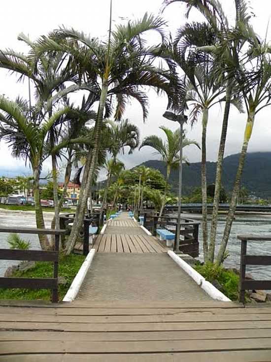 PASSARELA DO FAROL EM UBATUBA-SP-FOTO:MARIA EVELYNA - UBATUBA - SP